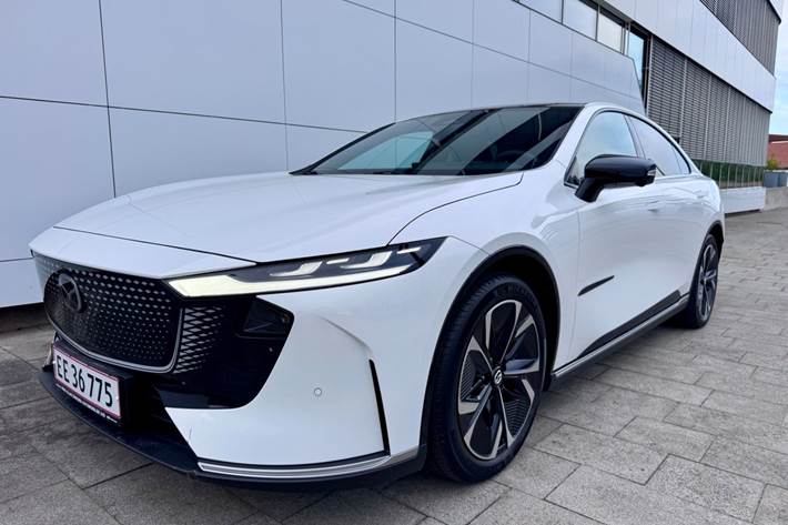 Hvid Mazda 6e fra 2026
