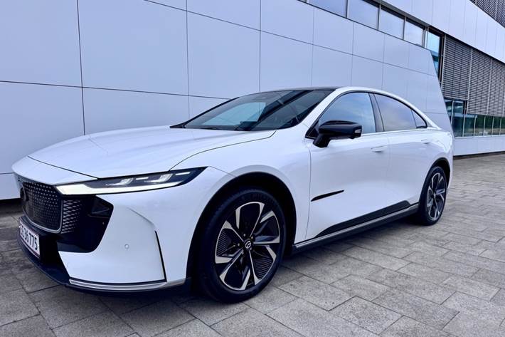Hvid Mazda 6e fra 2026