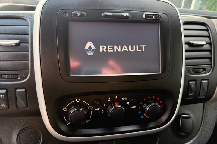 Hvid Renault Trafic T29 fra 2017
