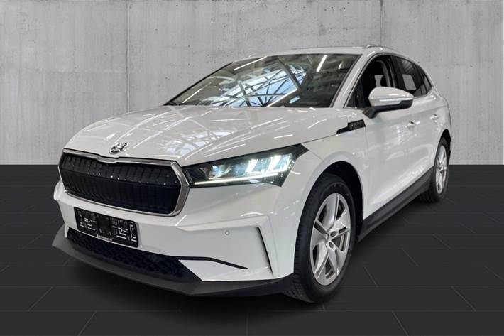 Hvid Skoda Enyaq fra 2023