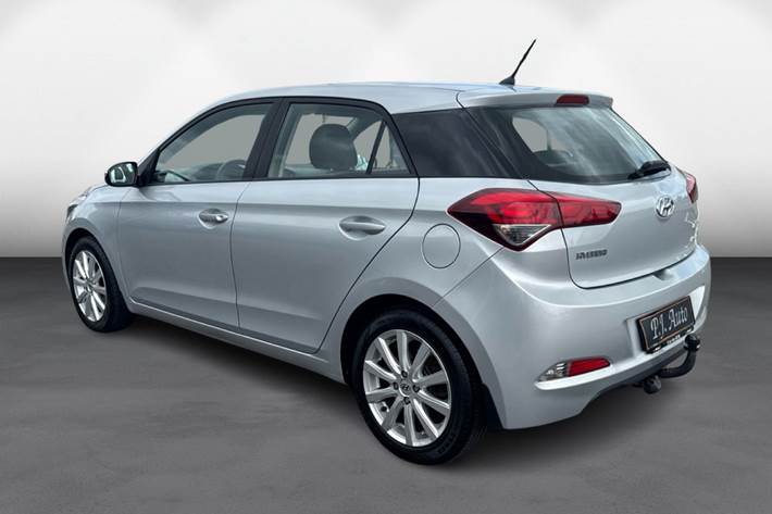 Sølv Hyundai i20 fra 2015