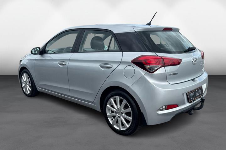 Sølv Hyundai i20 fra 2015