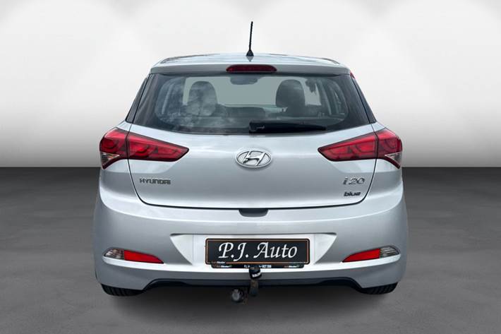 Sølv Hyundai i20 fra 2015