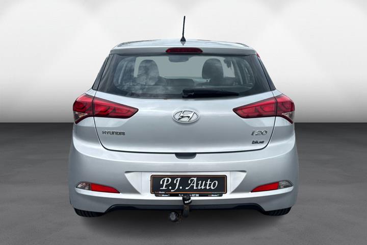Sølv Hyundai i20 fra 2015