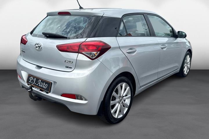 Sølv Hyundai i20 fra 2015