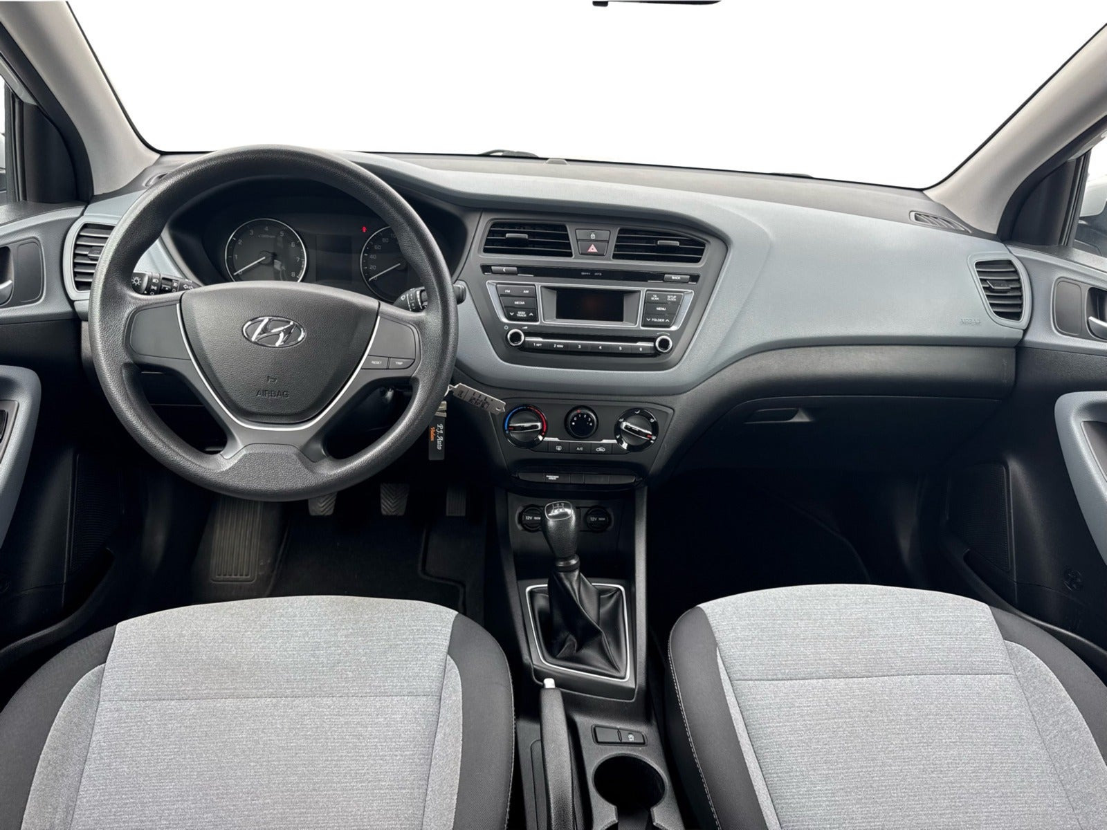 Sølv Hyundai i20 fra 2015