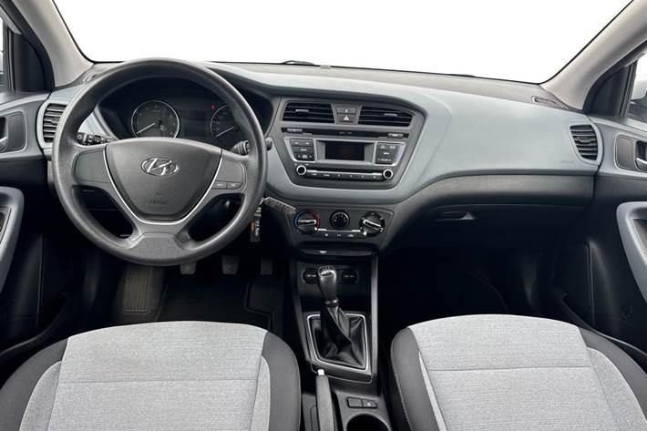 Sølv Hyundai i20 fra 2015