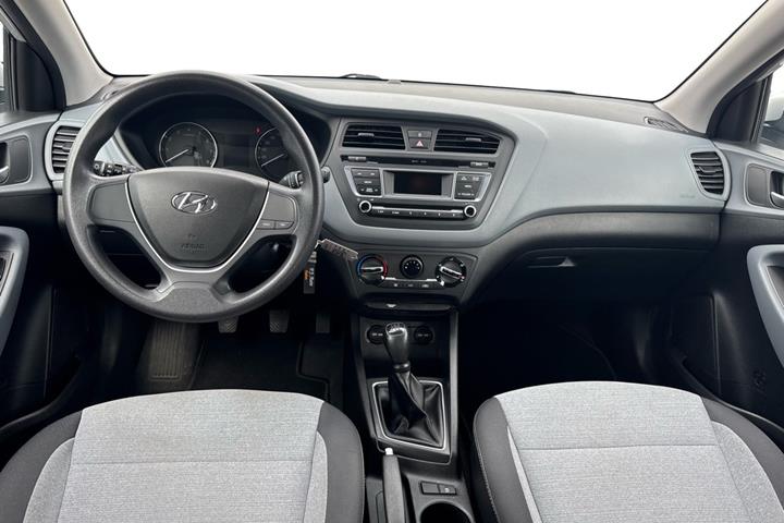 Sølv Hyundai i20 fra 2015