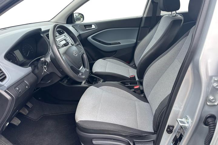 Sølv Hyundai i20 fra 2015