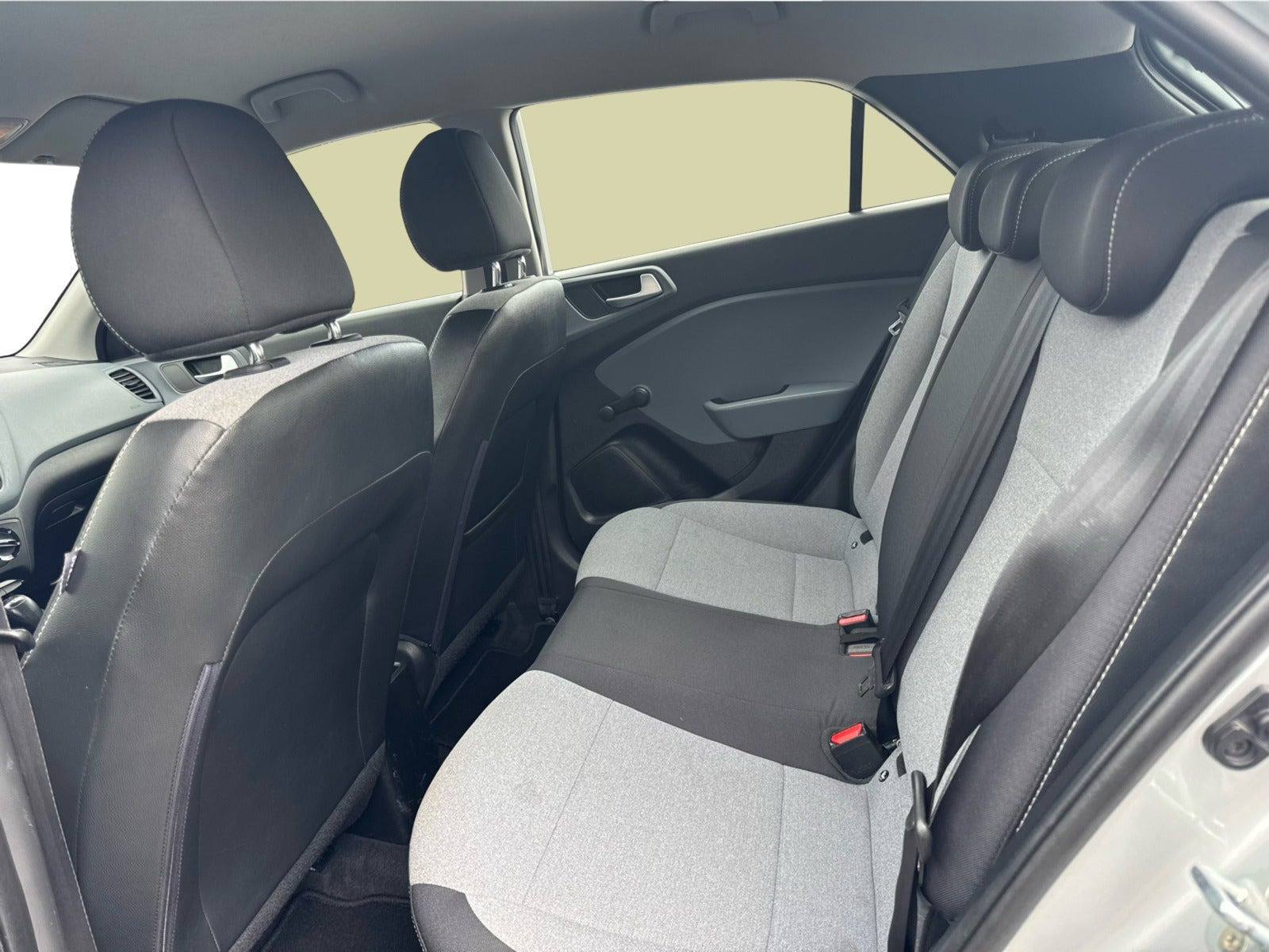 Sølv Hyundai i20 fra 2015