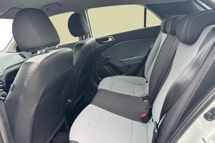 Sølv Hyundai i20 fra 2015
