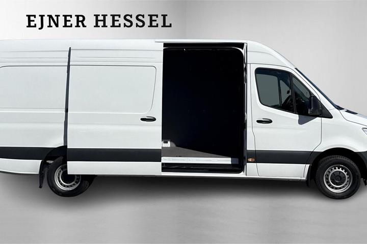 Hvid Mercedes Sprinter 317 fra 2025