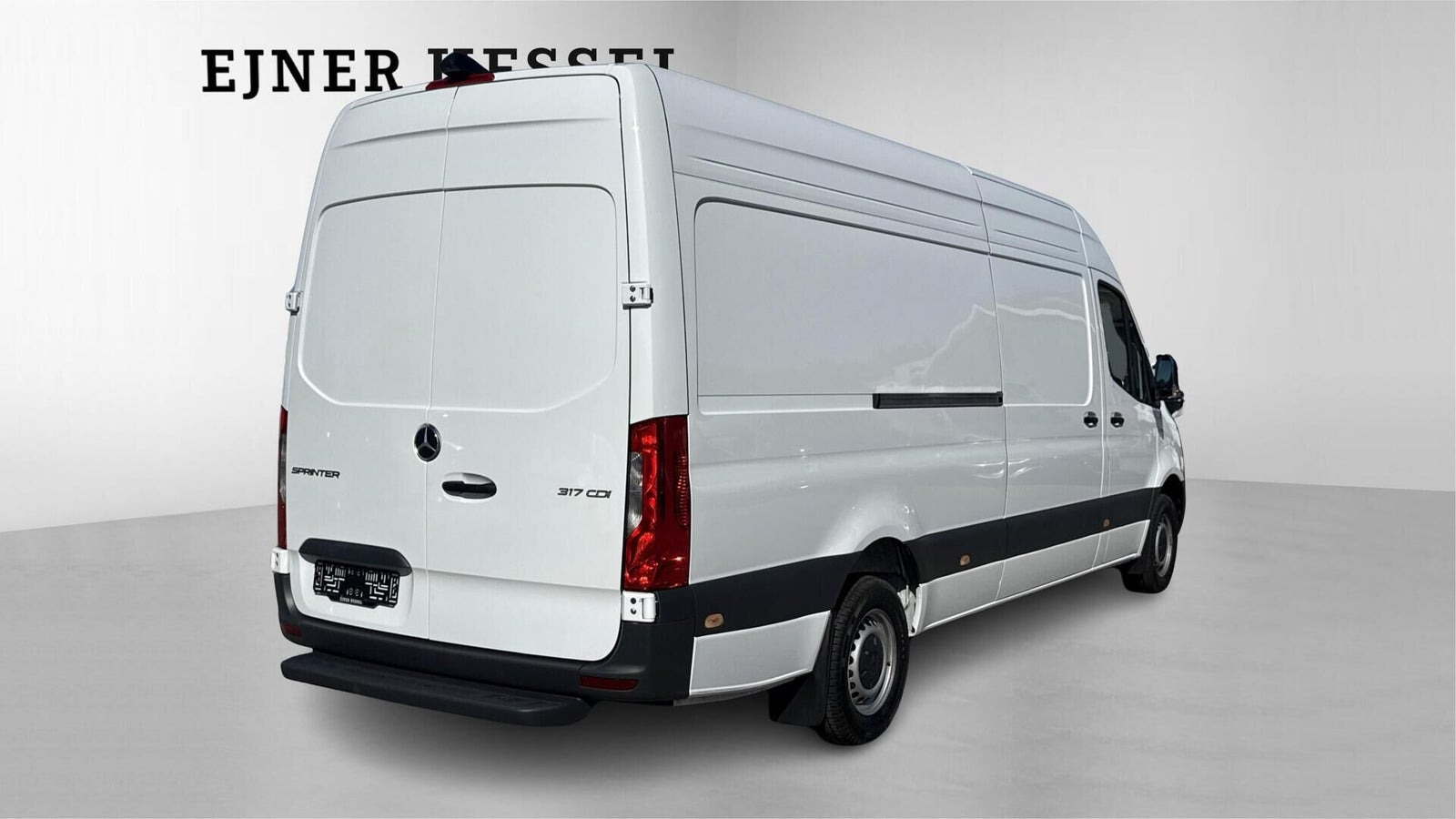 Hvid Mercedes Sprinter 317 fra 2025