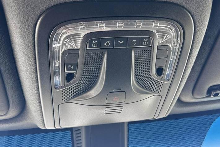Hvid Mercedes Sprinter 317 fra 2025