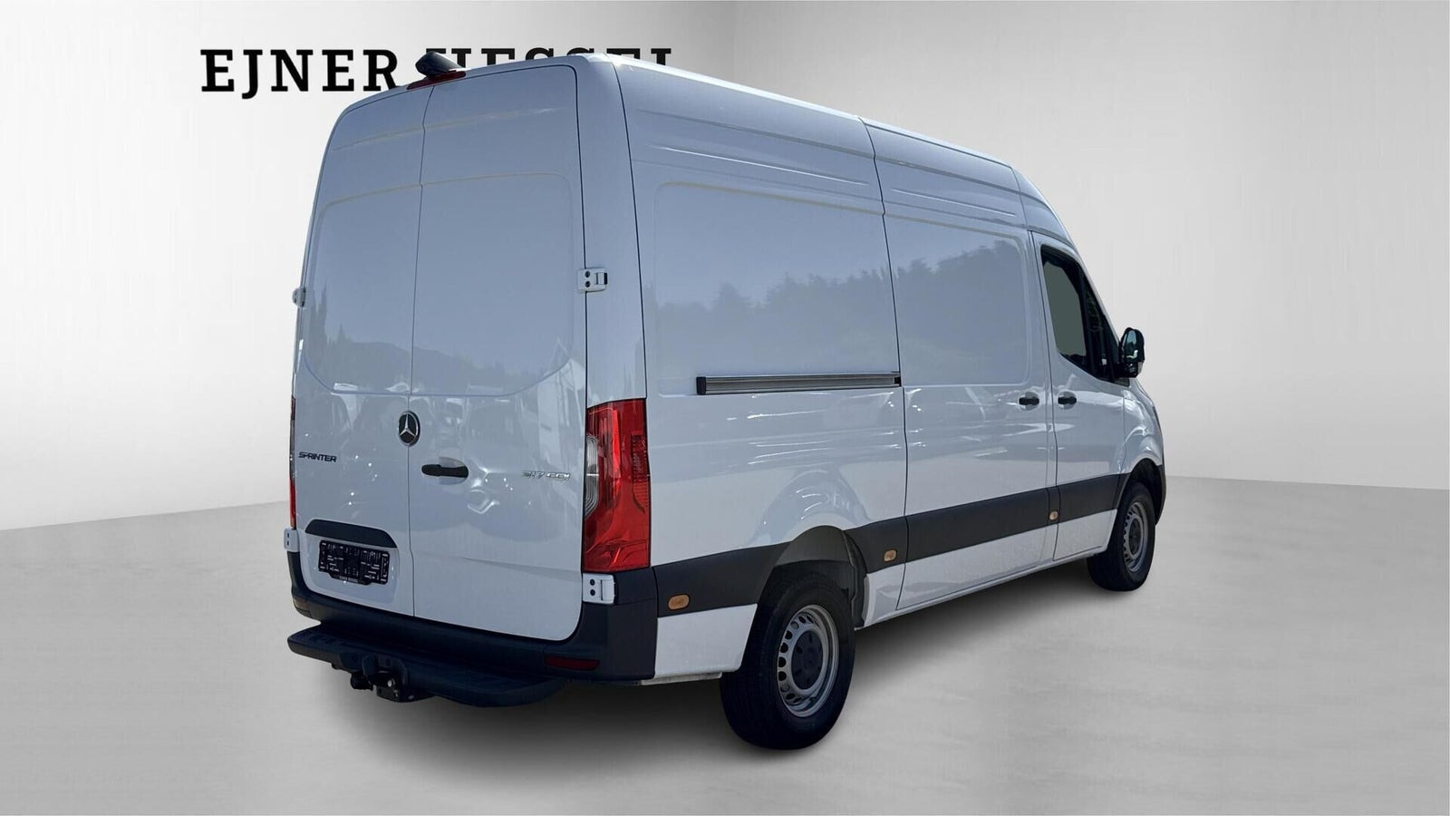 Hvid Mercedes Sprinter 317 fra 2025