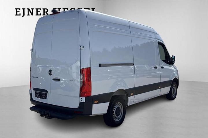 Hvid Mercedes Sprinter 317 fra 2025