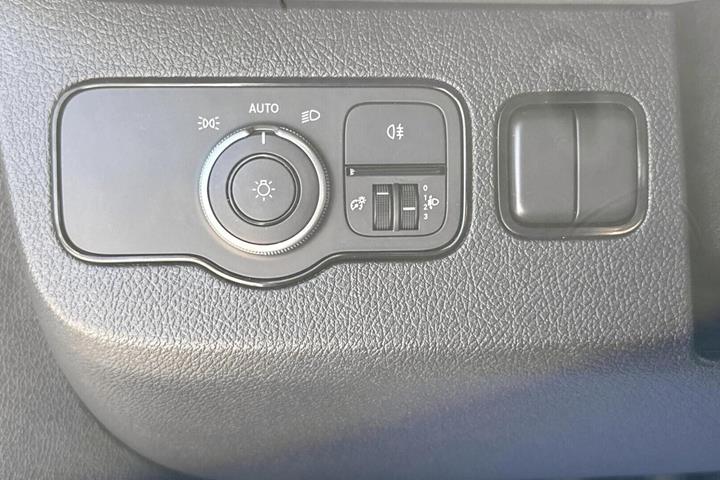 Hvid Mercedes Sprinter 317 fra 2025