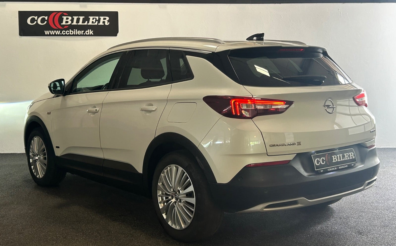 Hvid Opel Grandland X fra 2021