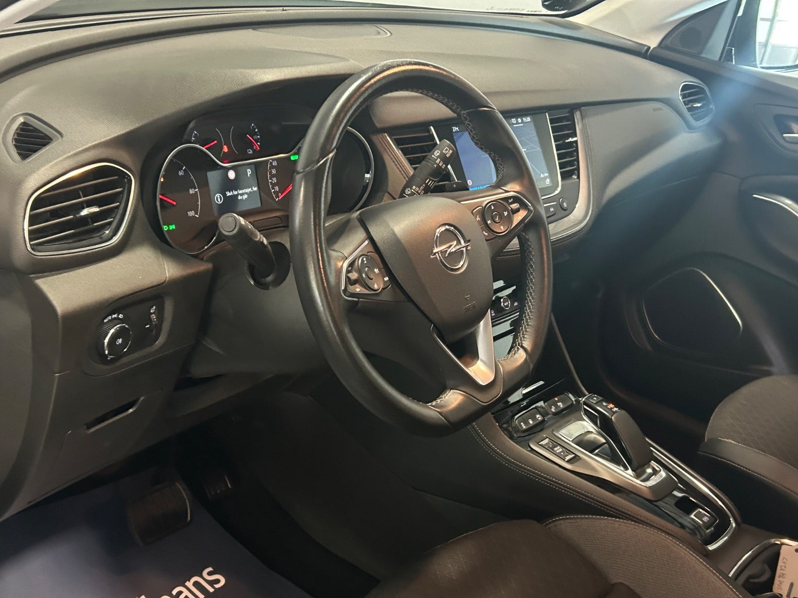 Hvid Opel Grandland X fra 2021