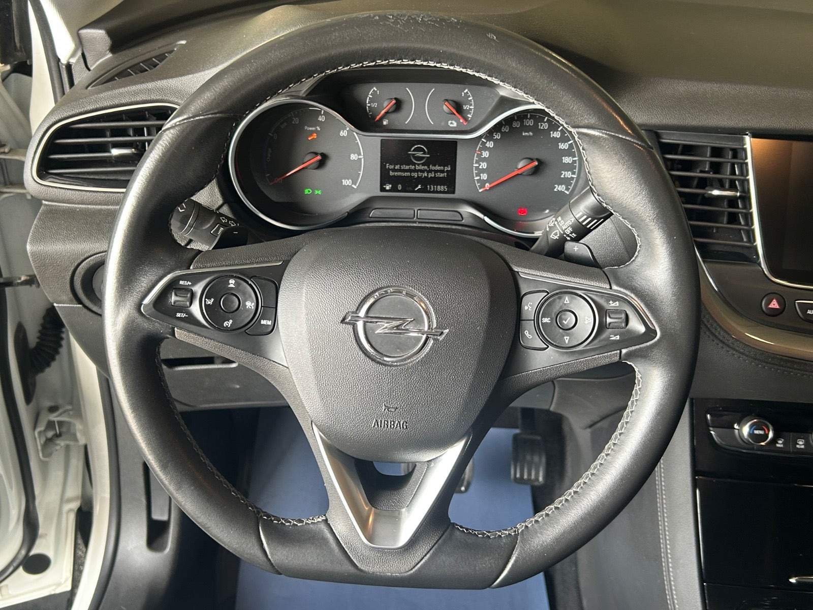 Hvid Opel Grandland X fra 2021