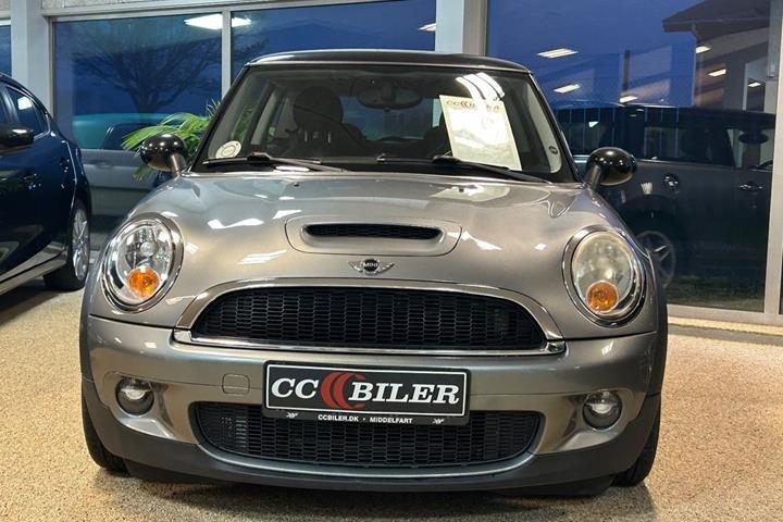 Grå Mini Cooper S fra 2008