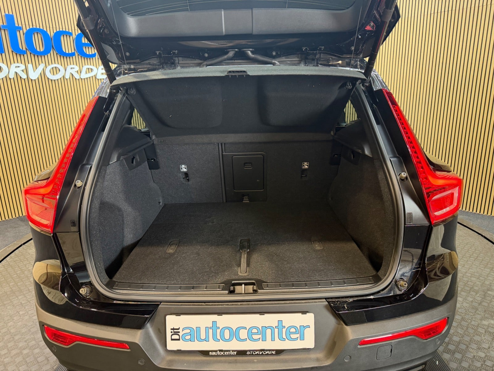 Sort Volvo XC40 fra 2023