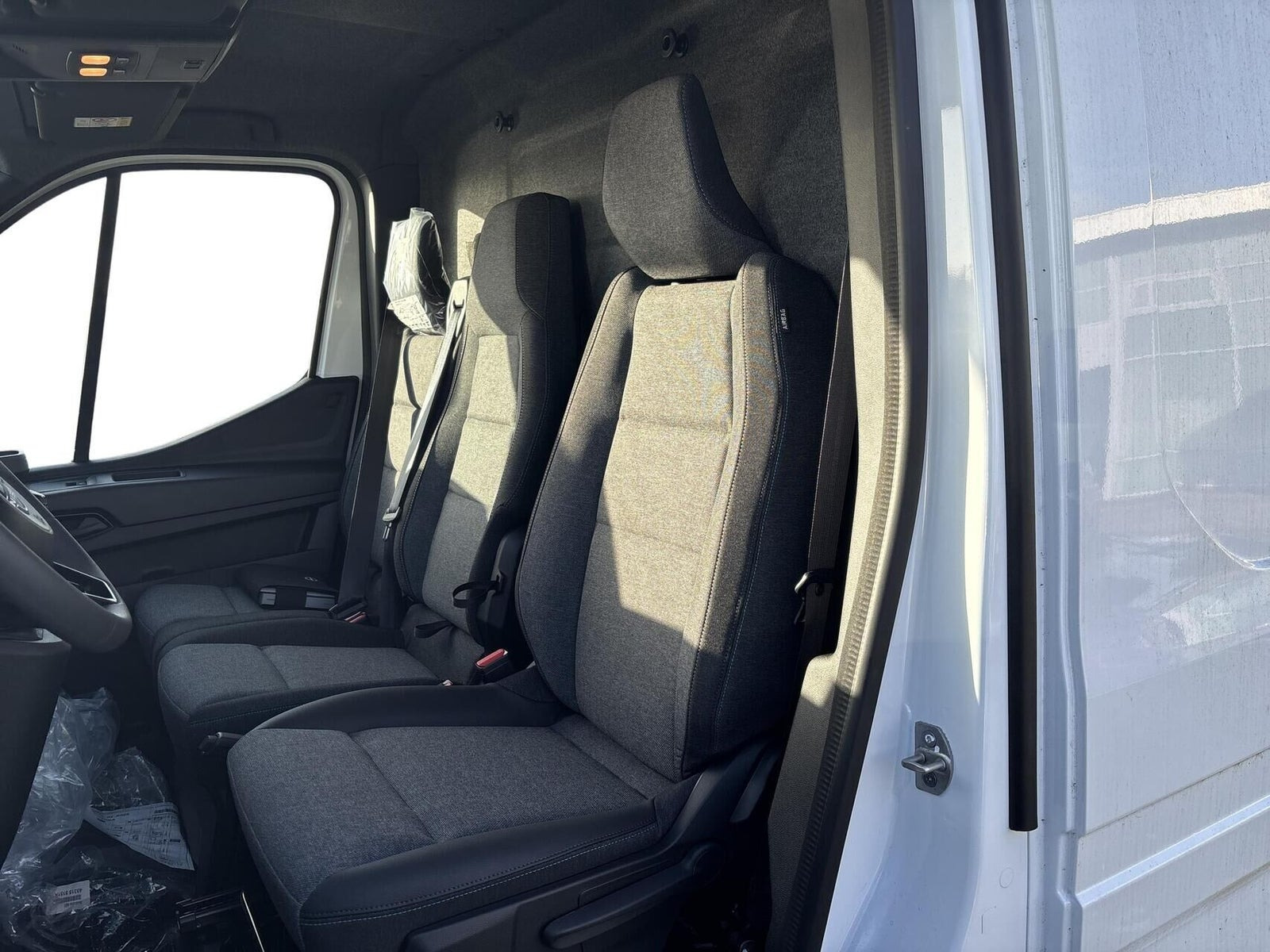 Hvid Nissan Interstar fra 2024
