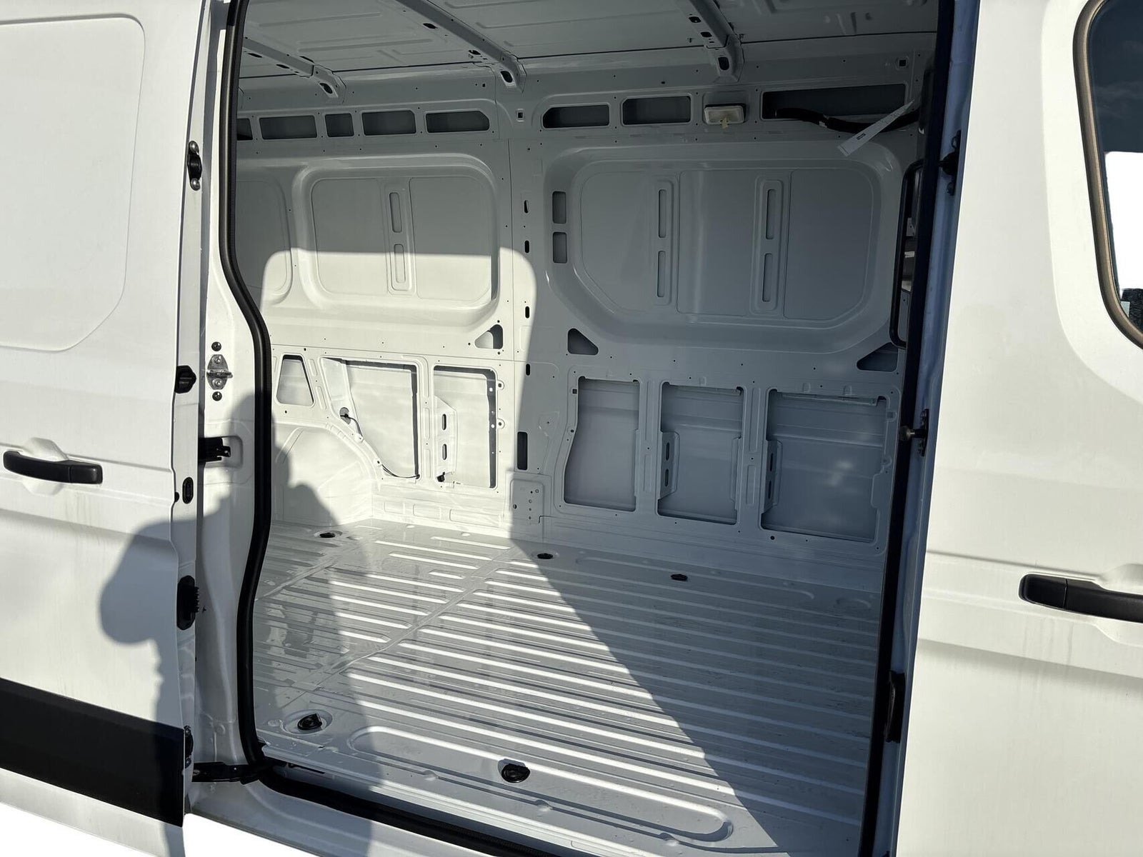 Hvid Nissan Interstar fra 2024