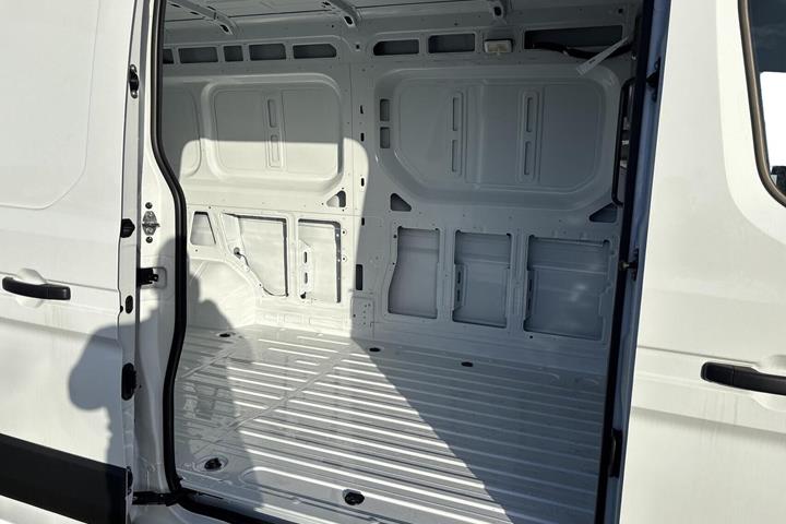 Hvid Nissan Interstar fra 2024