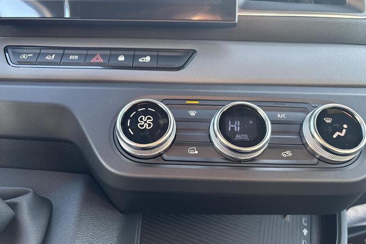 Hvid Nissan Interstar fra 2024