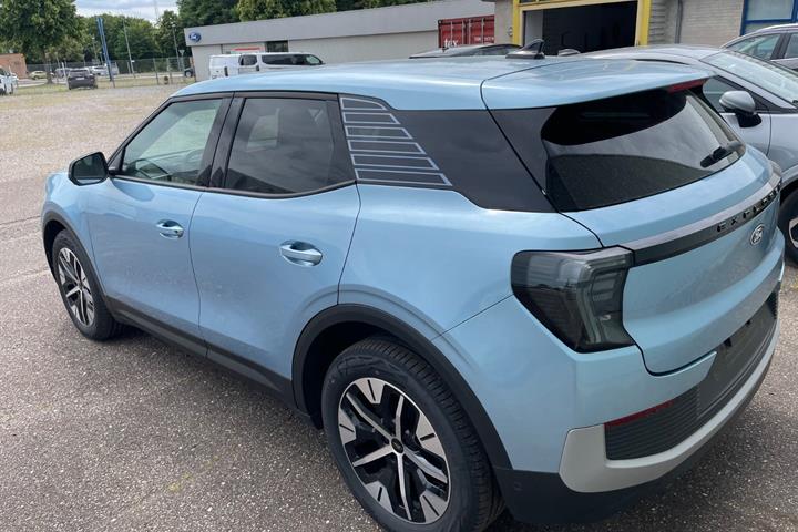 Blå Ford Explorer fra 2025
