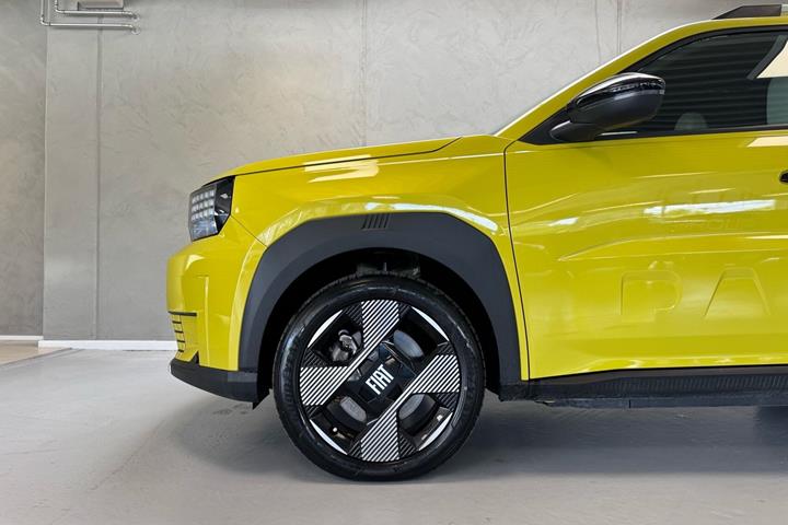 Gul Fiat Grande Panda fra 2025 set udefra
