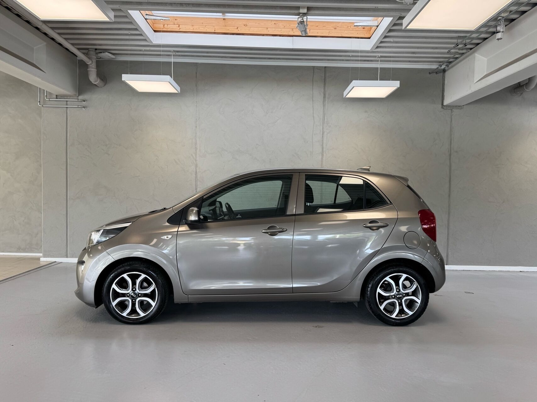 Grå Kia Picanto fra 2018