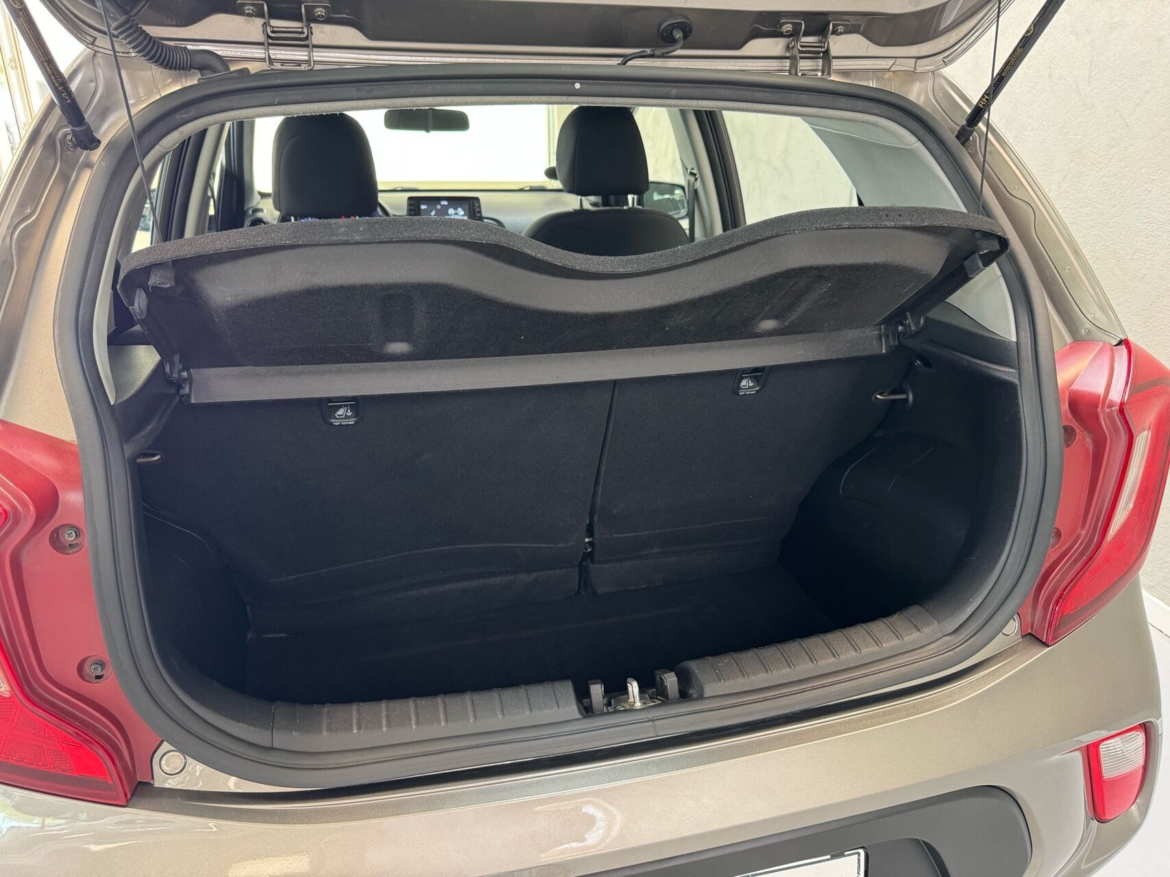 Grå Kia Picanto fra 2018