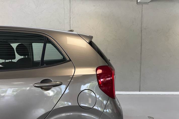 Grå Kia Picanto fra 2018