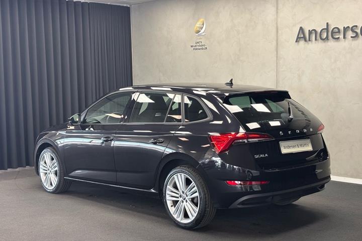 Sort Skoda Scala fra 2022