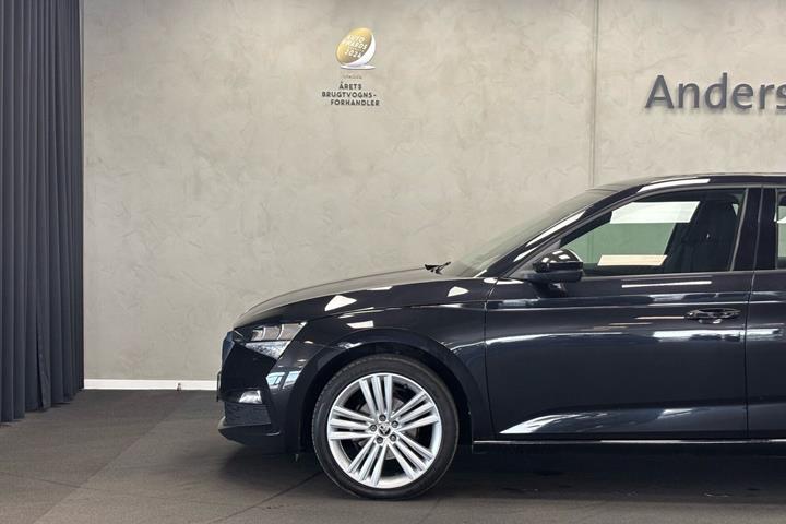 Sort Skoda Scala fra 2022