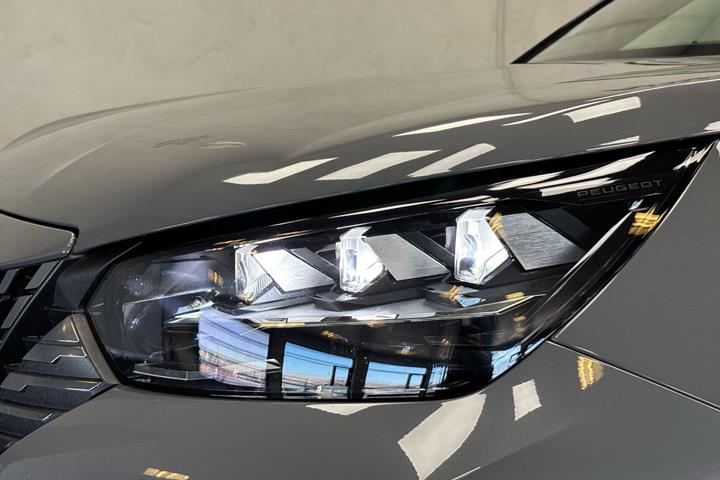 Grå Peugeot e-2008 fra 2026