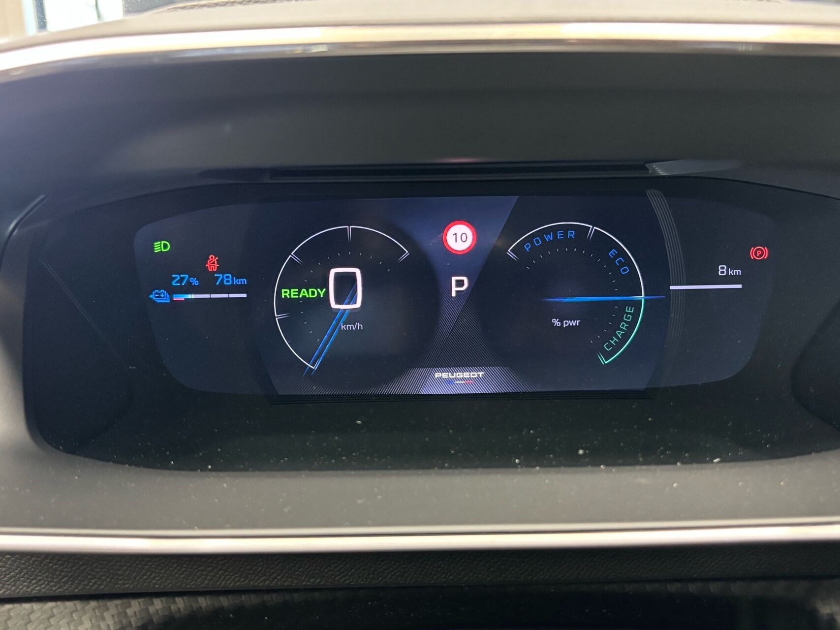 Grå Peugeot e-2008 fra 2026