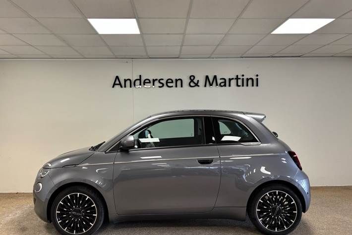 Grå Fiat 500e fra 2023