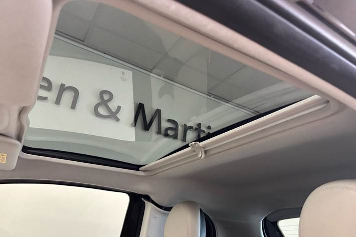Grå Fiat 500e fra 2023