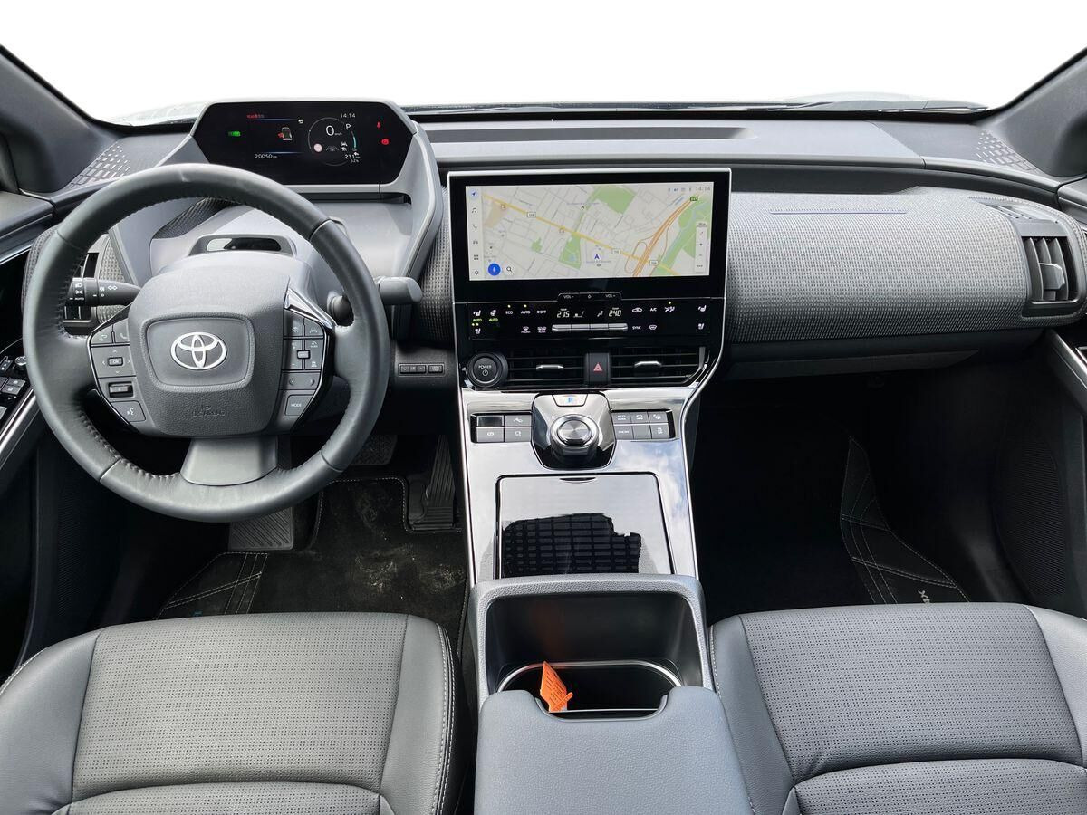 Sølv Toyota BZ4X fra 2024
