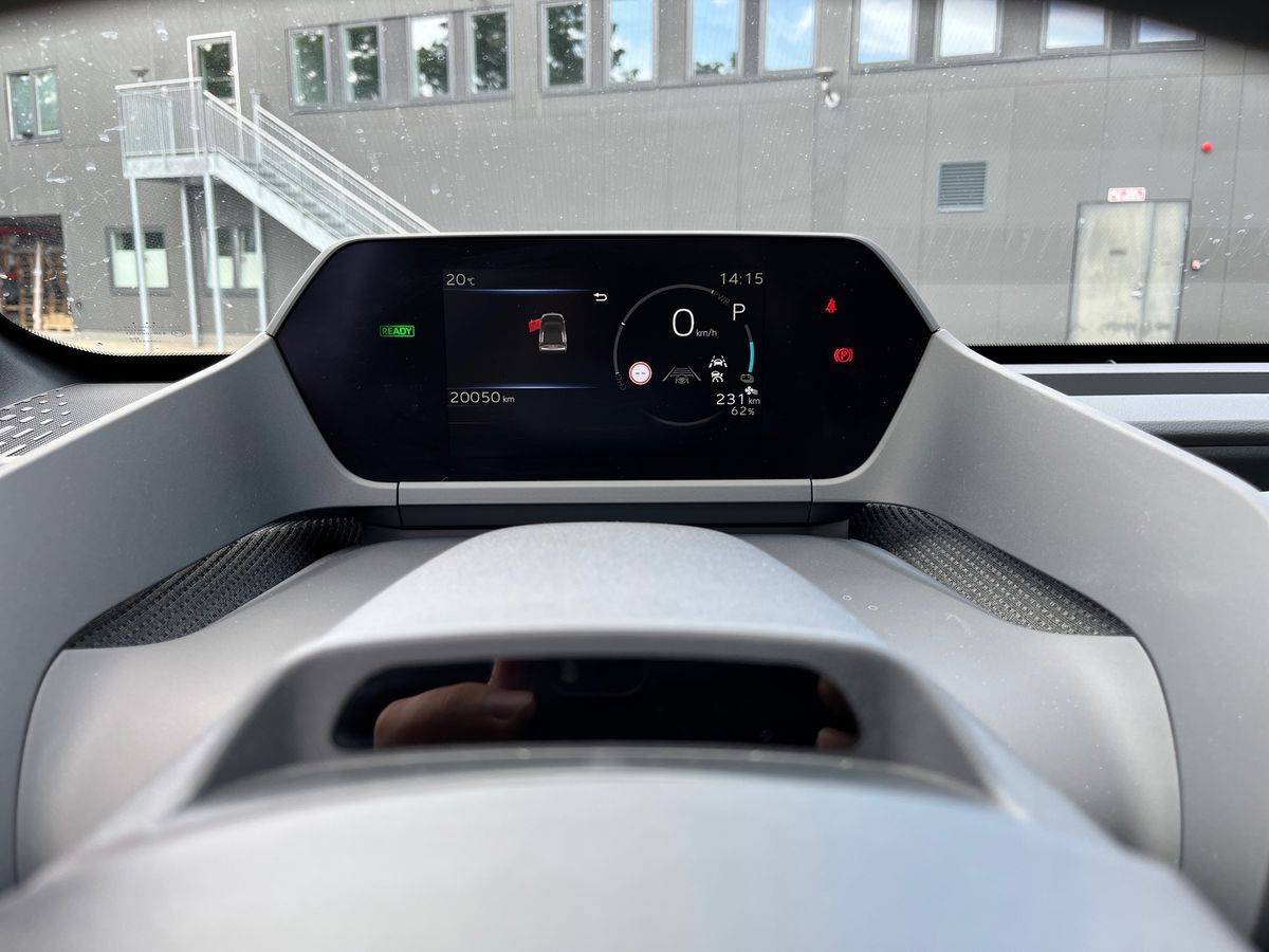 Sølv Toyota BZ4X fra 2024