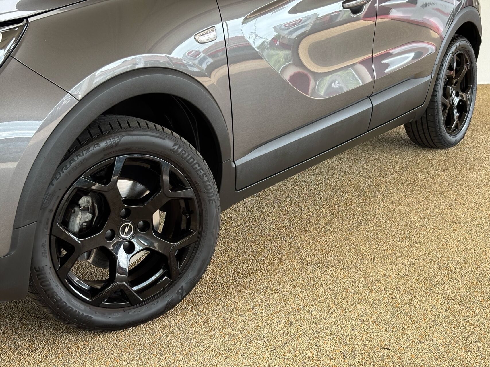 Sort Opel Crossland fra 2023