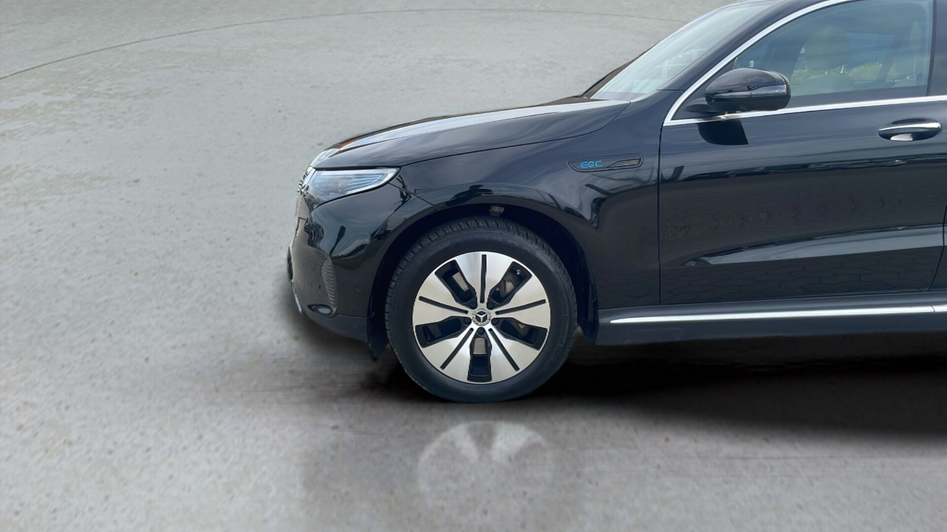 Sort Mercedes EQC 400 fra 2022
