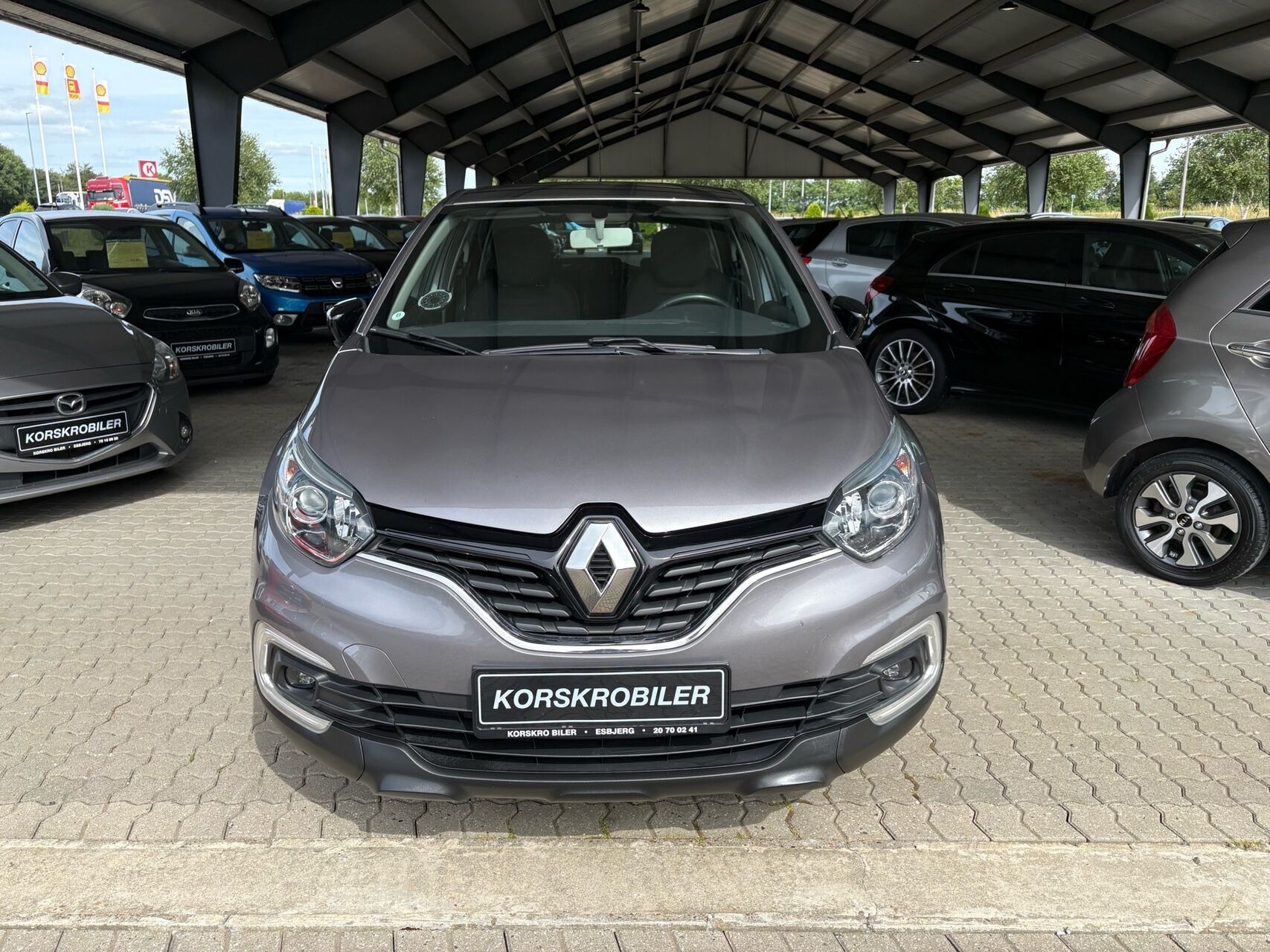 Grå Renault Captur fra 2019