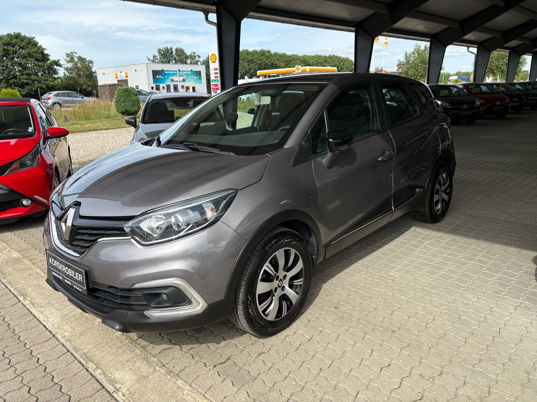 Grå Renault Captur fra 2019