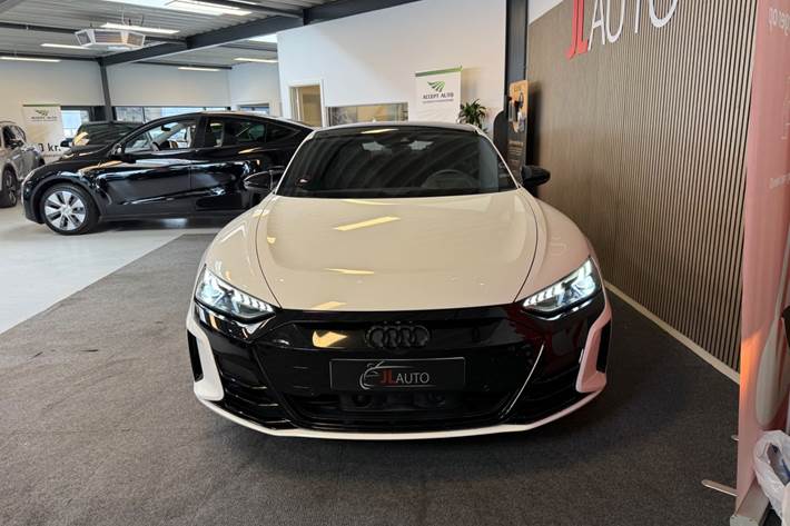 Hvid Audi e-tron GT fra 2023
