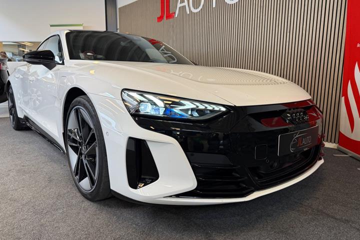 Hvid Audi e-tron GT fra 2023