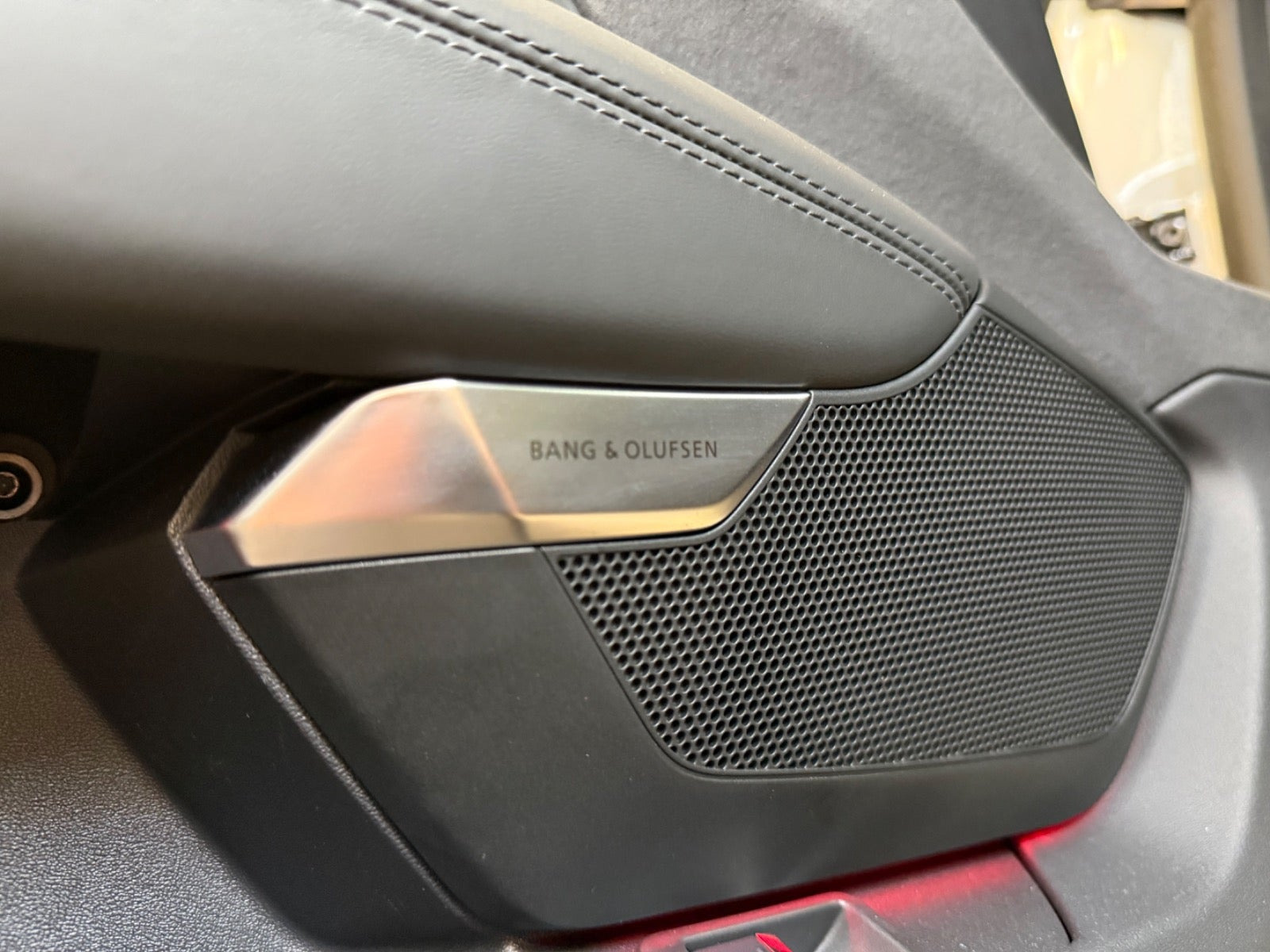 Hvid Audi e-tron GT fra 2023